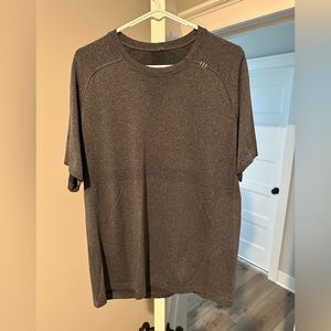 Men’s Lululemon Gray Metal Vent Tech Shirt XL
